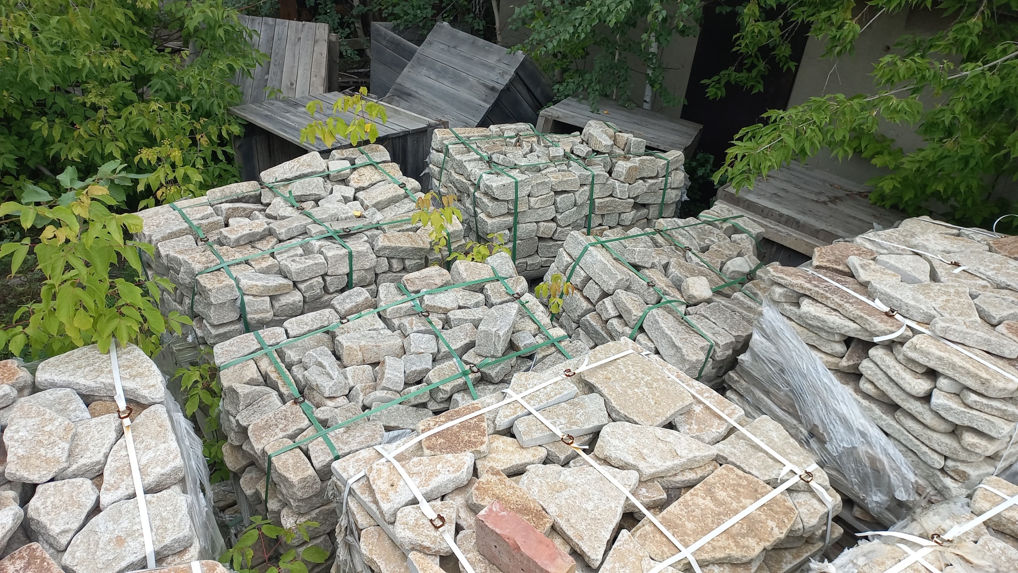 Плитняк галтованный гранитный для ландшафтного дизайна купить в Республике Марий Эл