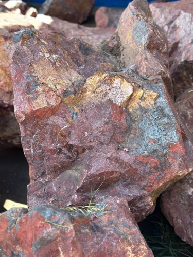 Камни для ландшафтного дизайна красно-фиолетовые 10-60 килограмм купить в Республике Марий Эл