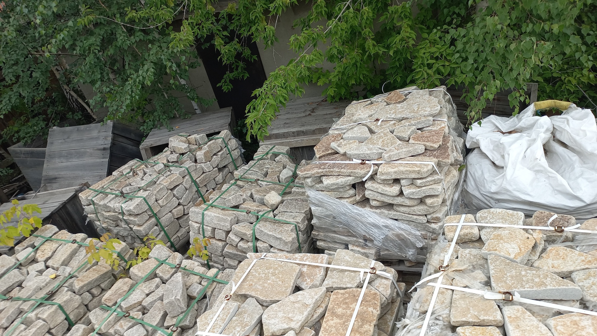 Плитняк гранитный галтованный купить в Республике Марий Эл