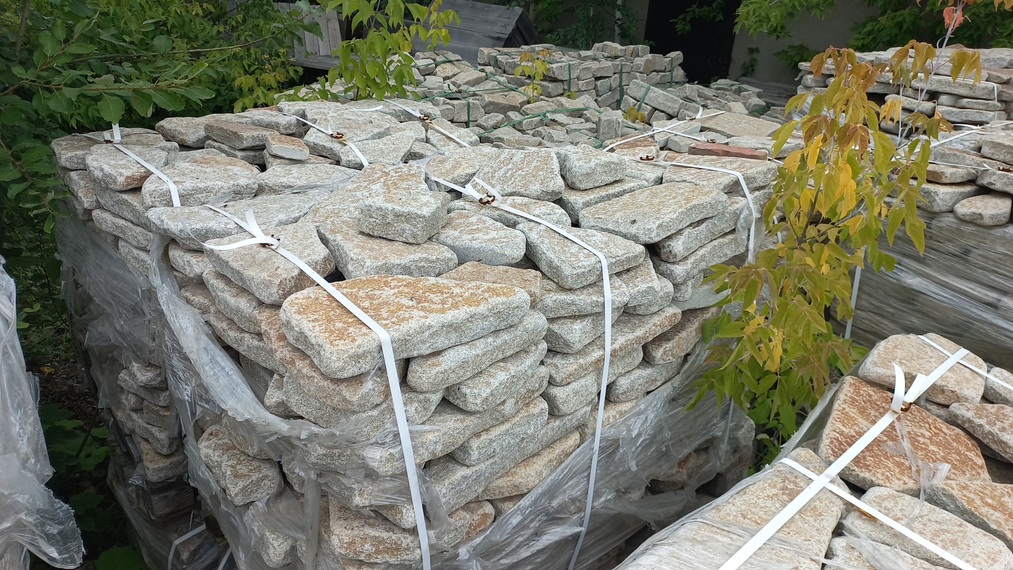 Плитняк галтованный гранитный для ландшафтного дизайна купить в Республике Марий Эл